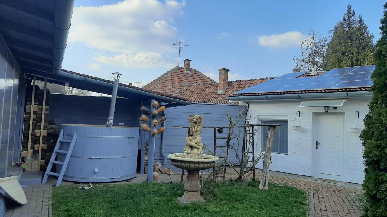 Villa Harmonia Gyula Bagian luar foto