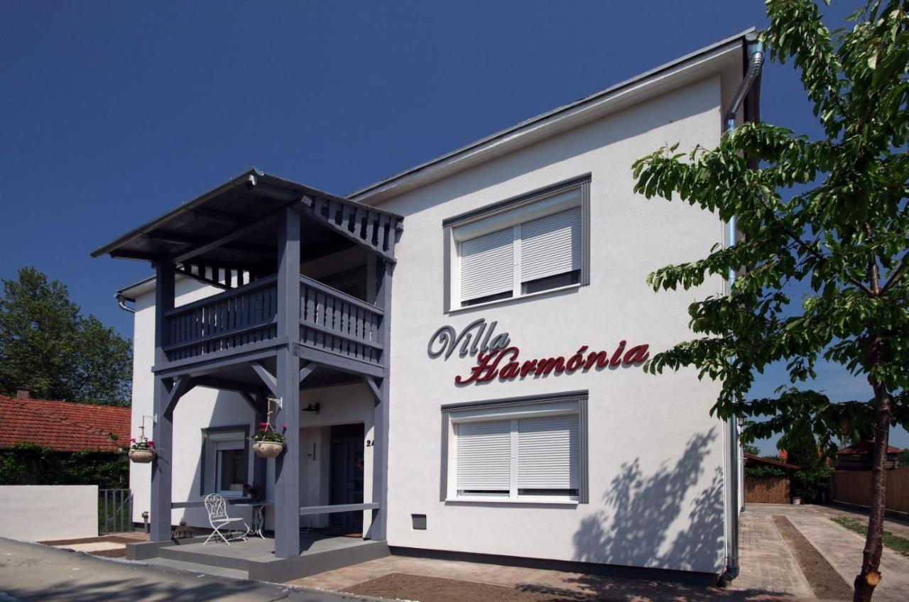 Villa Harmonia Gyula Bagian luar foto