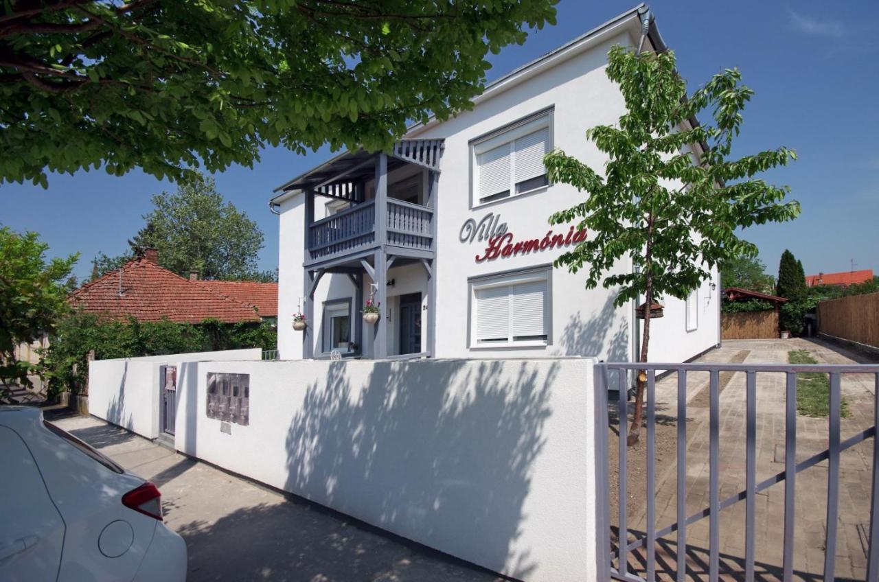 Villa Harmonia Gyula Bagian luar foto
