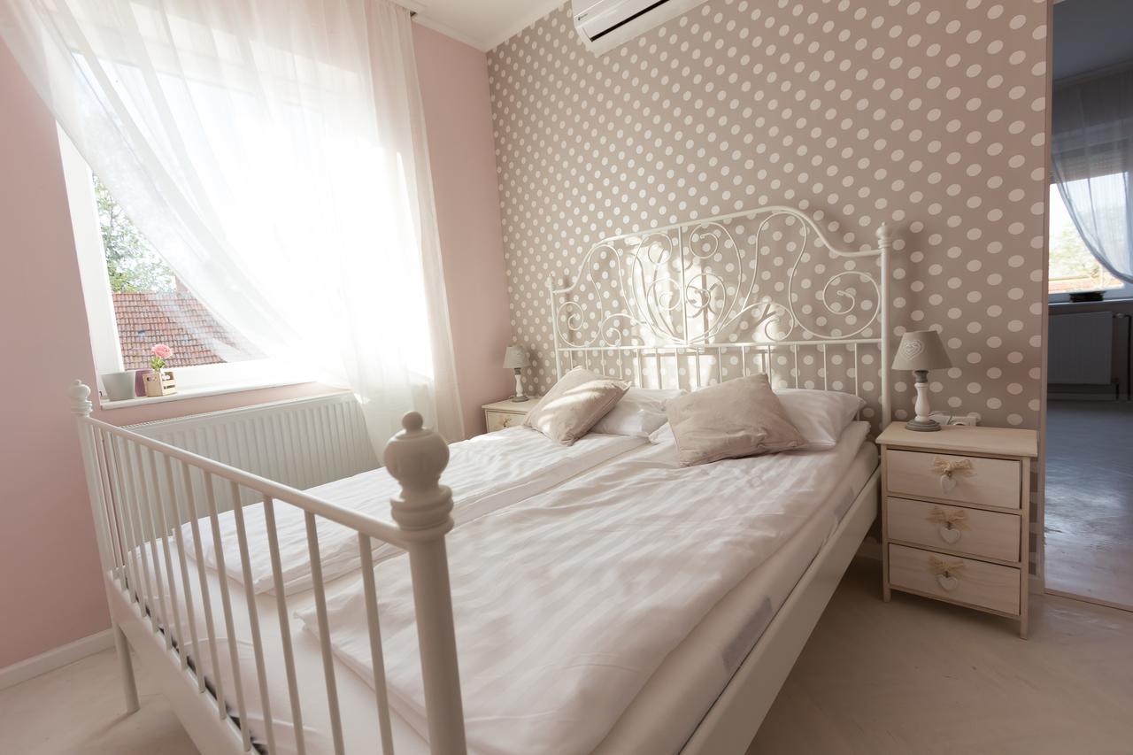 Villa Harmonia Gyula Bagian luar foto