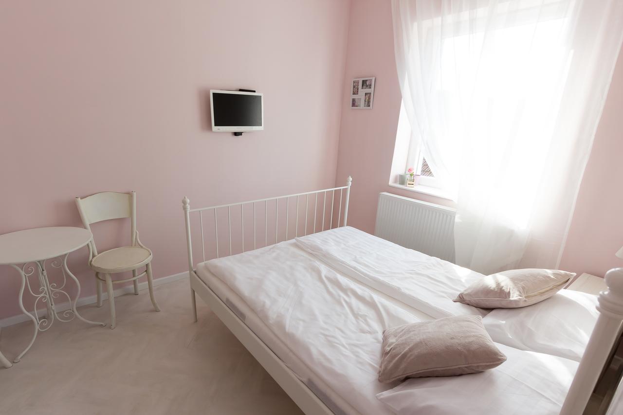 Villa Harmonia Gyula Bagian luar foto